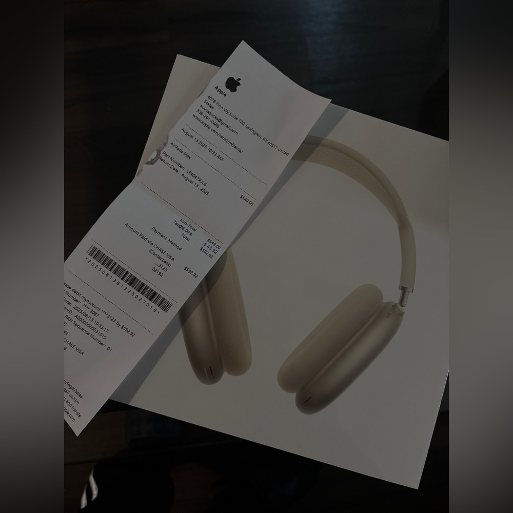 Apple AirPods Max in starlight 1:1